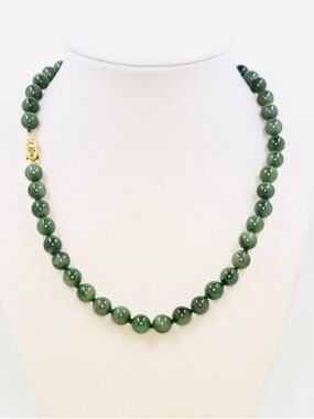 Natural Green Jade Beaded Necklace W/Gold Vintage Style Clasp 18” 8mm Beads NWOT